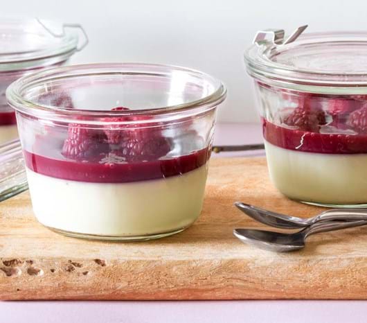 Panna Cotta med coulis frugtsauce